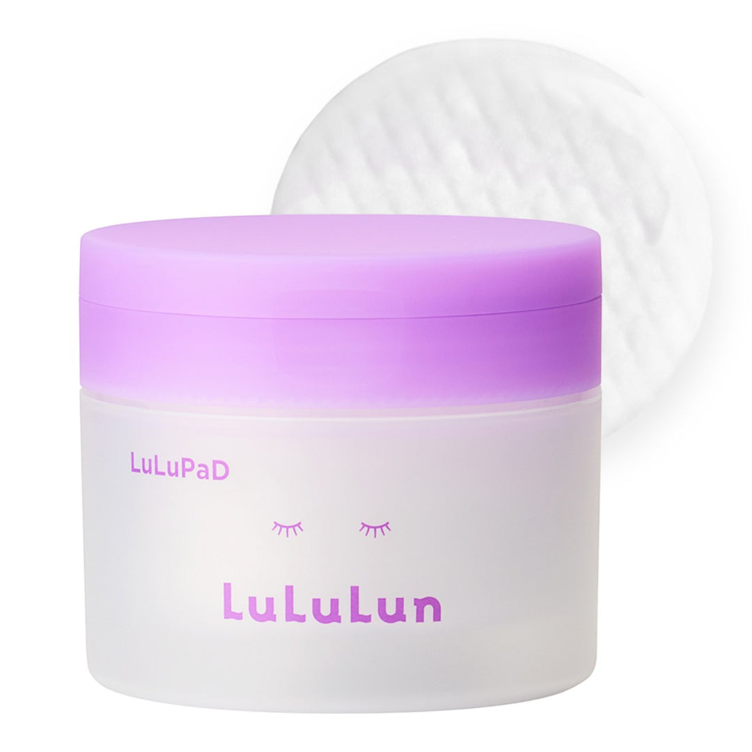 LuLuLun LuLuPad Sebum & Pore Care burk med lila lock och bomullsrondell vid sidan.